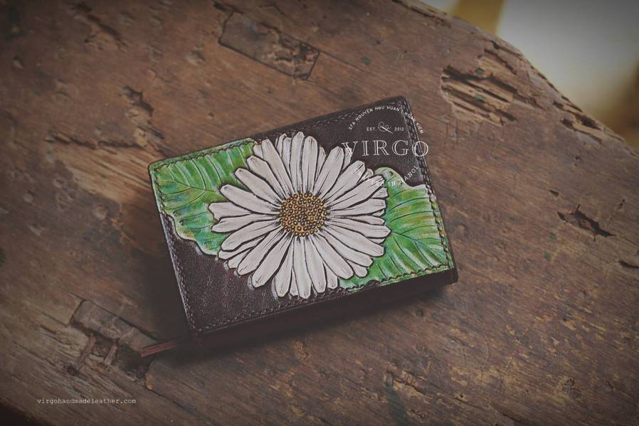 Daisy Hand Carved Short Coin Wallet