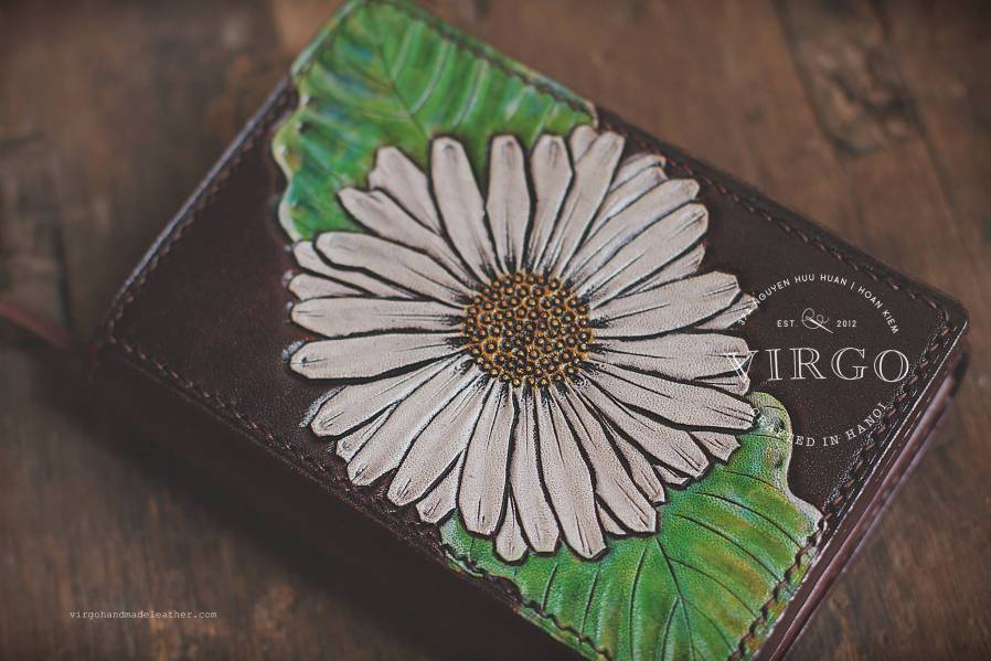 Daisy Hand Carved Short Coin Wallet